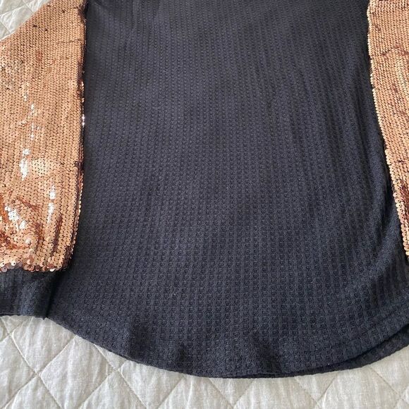 5 🌟 Rated Waffle Shirt with Gold Sequined Sleeves, Rounded Hem - Picture 13 of 13